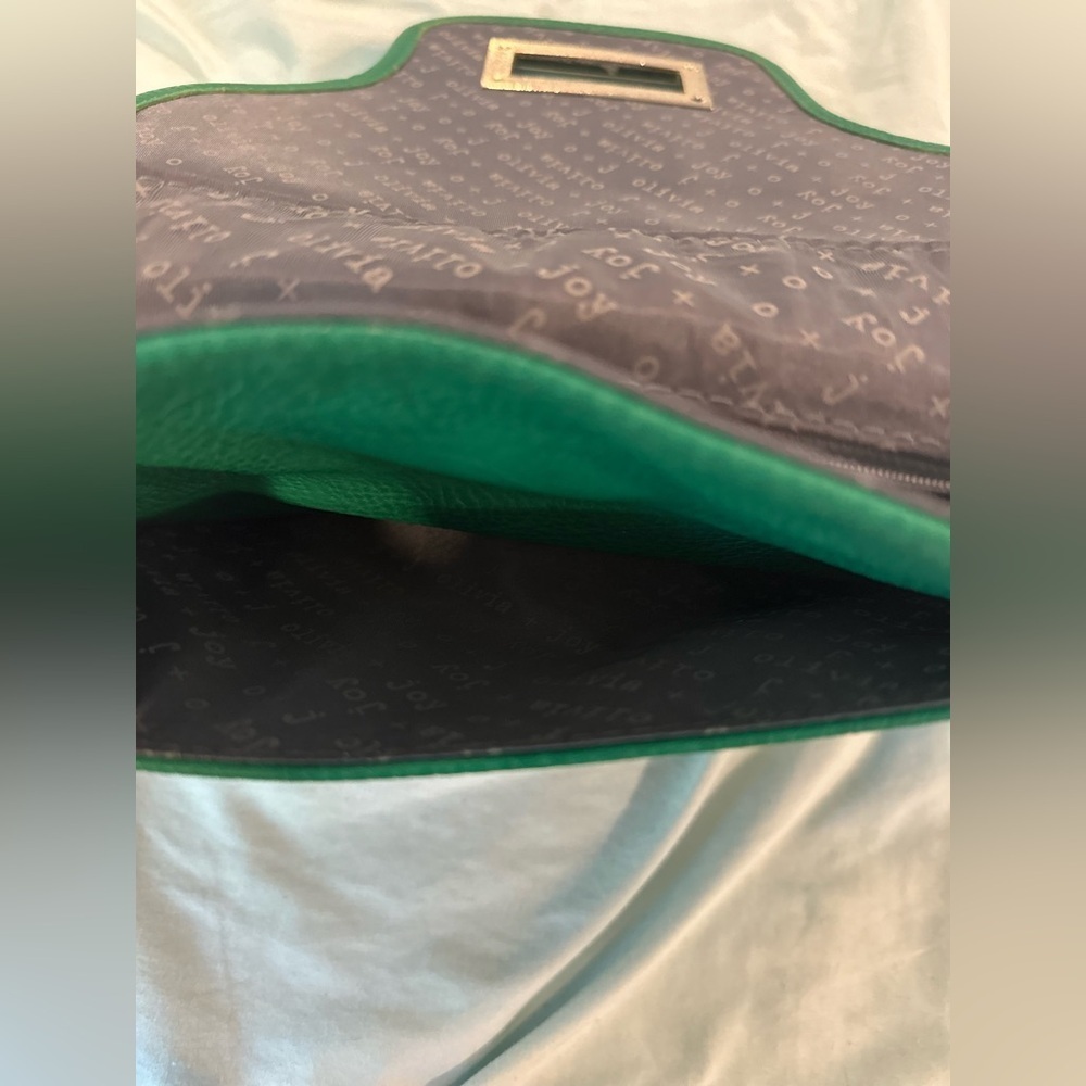 Olivia & Joy Kelly Green Faux Leather Handbag Purse Gold Hardware. Zipper Accent - Picture 5 of 8